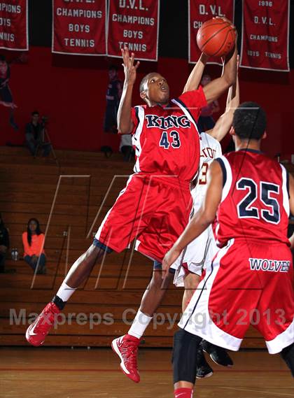 Thumbnail 3 in King vs Colton (MaxPreps Holiday Classic) photogallery.