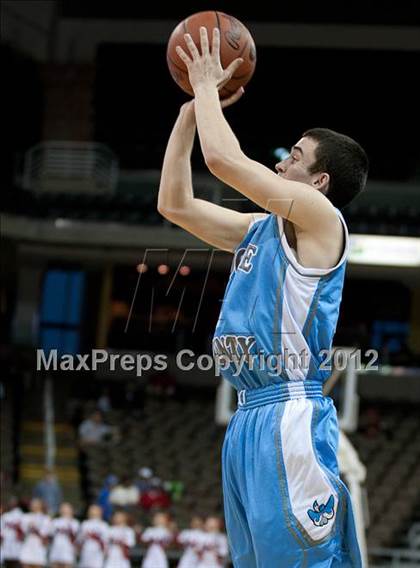 Thumbnail 2 in Holmes vs. Boone County (Regional Playoff) photogallery.