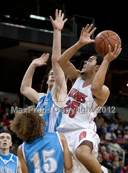 Thumbnail 1 in Holmes vs. Boone County (Regional Playoff) photogallery.