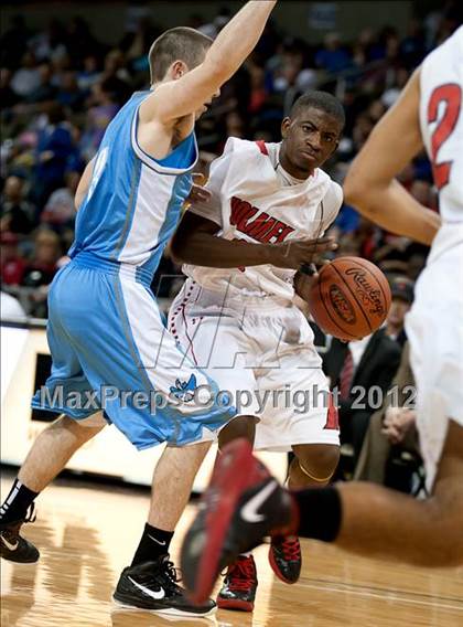 Thumbnail 1 in Holmes vs. Boone County (Regional Playoff) photogallery.