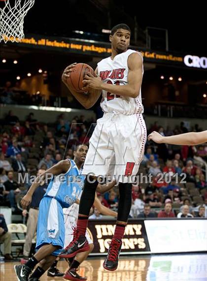 Thumbnail 3 in Holmes vs. Boone County (Regional Playoff) photogallery.