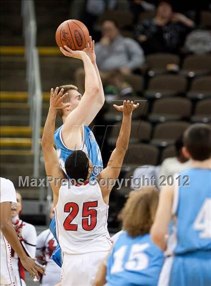 Thumbnail 3 in Holmes vs. Boone County (Regional Playoff) photogallery.