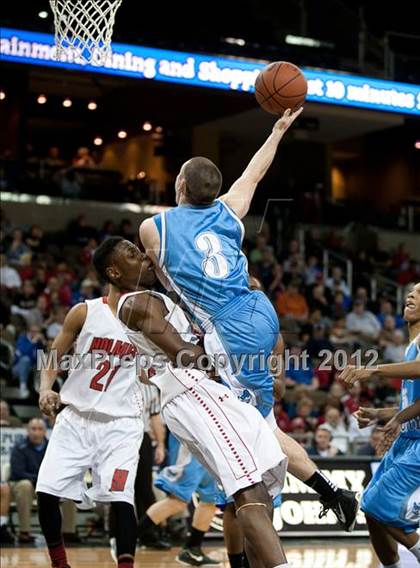 Thumbnail 3 in Holmes vs. Boone County (Regional Playoff) photogallery.