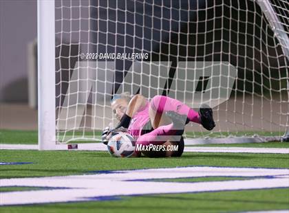 Thumbnail 2 in Southlake Carroll vs. Weatherford (UIL Bi-District Playoff) photogallery.