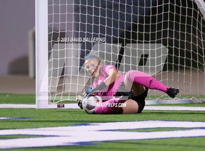 Thumbnail 3 in Southlake Carroll vs. Weatherford (UIL Bi-District Playoff) photogallery.