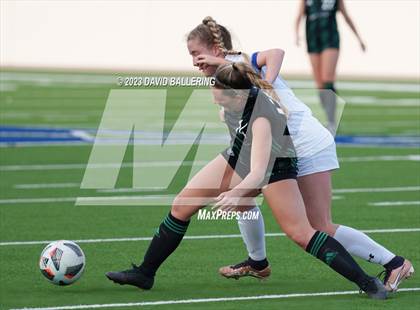 Thumbnail 2 in Southlake Carroll vs. Weatherford (UIL Bi-District Playoff) photogallery.