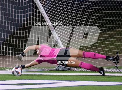 Thumbnail 3 in Southlake Carroll vs. Weatherford (UIL Bi-District Playoff) photogallery.