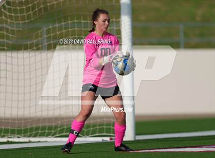Thumbnail 3 in Southlake Carroll vs. Weatherford (UIL Bi-District Playoff) photogallery.