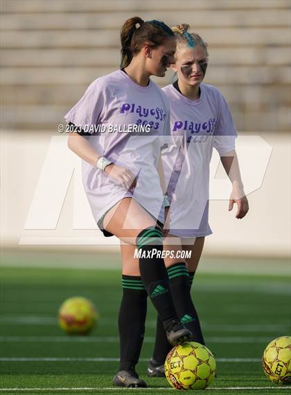 Thumbnail 1 in Southlake Carroll vs. Weatherford (UIL Bi-District Playoff) photogallery.