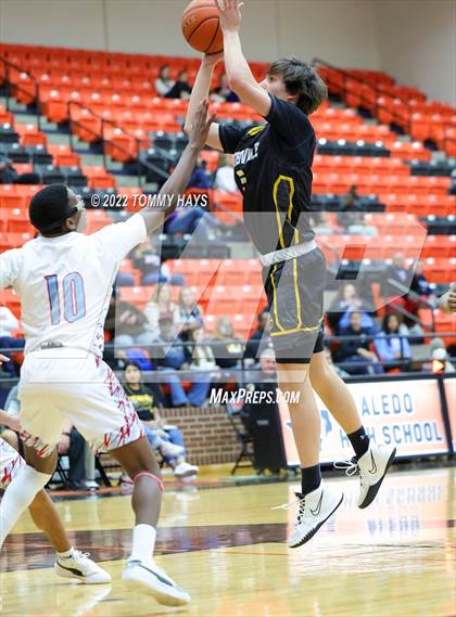 Thumbnail 1 in Hirschi vs. Gatesville (UIL Basketball 4A Bi-District Playoff) photogallery.