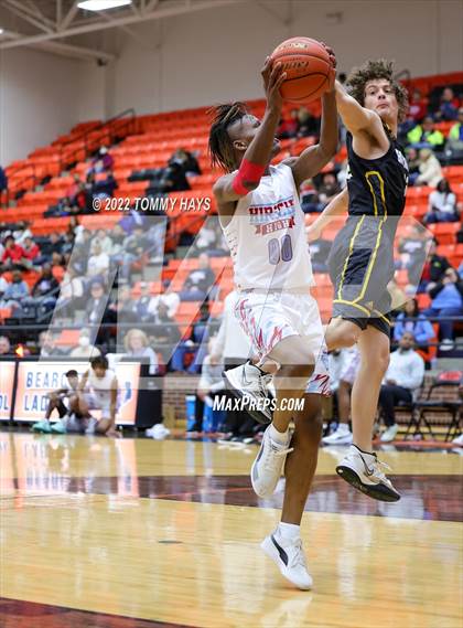 Thumbnail 1 in Hirschi vs. Gatesville (UIL Basketball 4A Bi-District Playoff) photogallery.