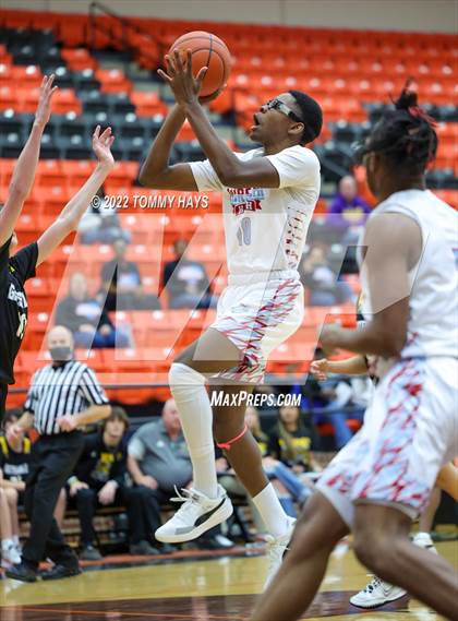 Thumbnail 3 in Hirschi vs. Gatesville (UIL Basketball 4A Bi-District Playoff) photogallery.