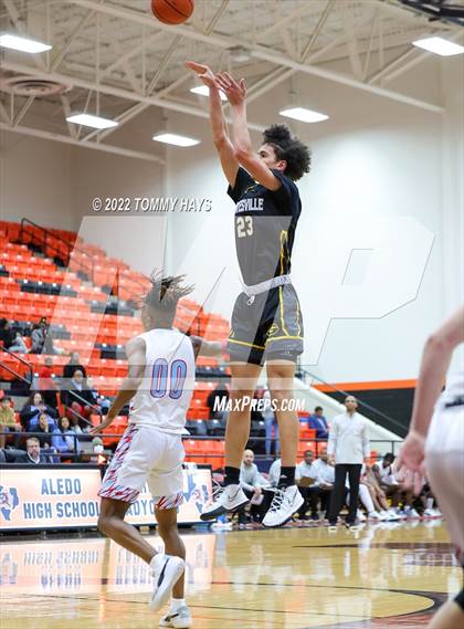 Thumbnail 3 in Hirschi vs. Gatesville (UIL Basketball 4A Bi-District Playoff) photogallery.