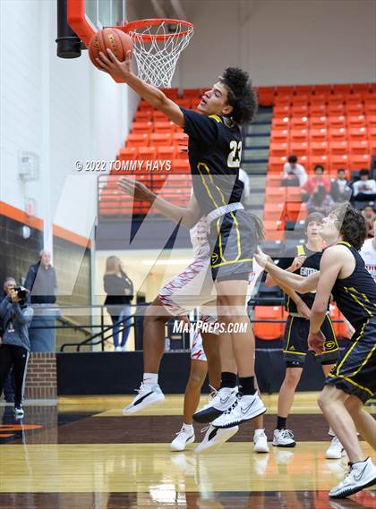 Thumbnail 1 in Hirschi vs. Gatesville (UIL Basketball 4A Bi-District Playoff) photogallery.