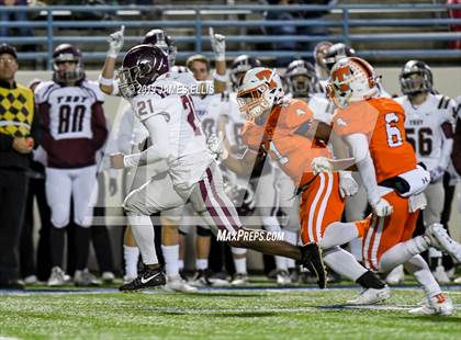 Thumbnail 3 in Troy vs. Teague (UIL 3A Bi-District Playoff) photogallery.