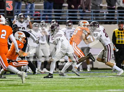 Thumbnail 1 in Troy vs. Teague (UIL 3A Bi-District Playoff) photogallery.