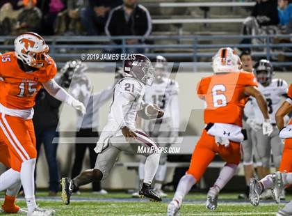 Thumbnail 2 in Troy vs. Teague (UIL 3A Bi-District Playoff) photogallery.