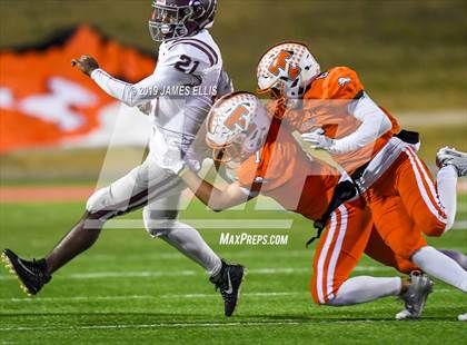 Thumbnail 3 in Troy vs. Teague (UIL 3A Bi-District Playoff) photogallery.