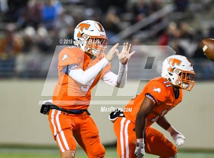 Thumbnail 1 in Troy vs. Teague (UIL 3A Bi-District Playoff) photogallery.