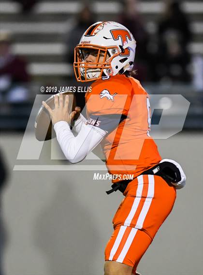 Thumbnail 3 in Troy vs. Teague (UIL 3A Bi-District Playoff) photogallery.