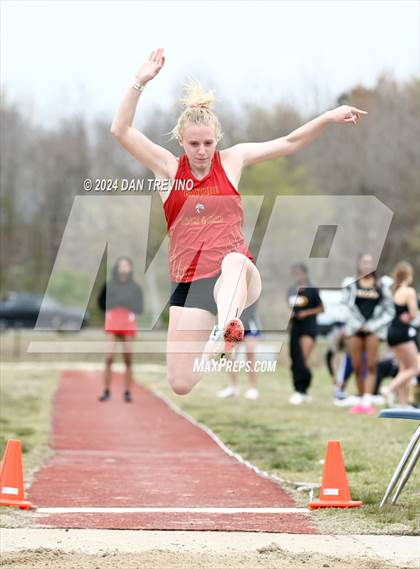 Thumbnail 3 in Beach District Meet #1 (Long Jump) photogallery.