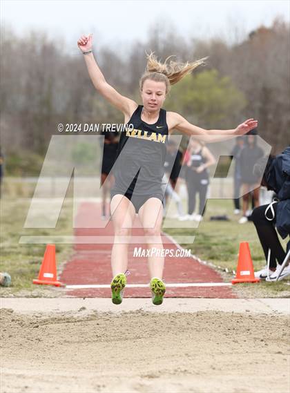 Thumbnail 3 in Beach District Meet #1 (Long Jump) photogallery.