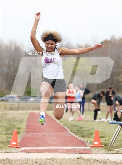 Thumbnail 3 in Beach District Meet #1 (Long Jump) photogallery.
