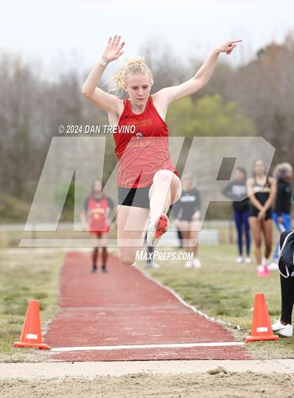 Thumbnail 1 in Beach District Meet #1 (Long Jump) photogallery.