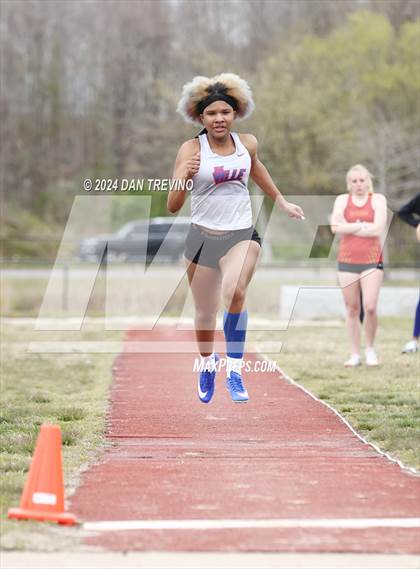 Thumbnail 3 in Beach District Meet #1 (Long Jump) photogallery.