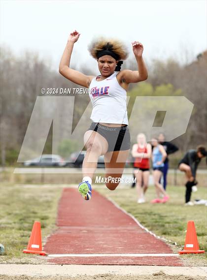 Thumbnail 2 in Beach District Meet #1 (Long Jump) photogallery.