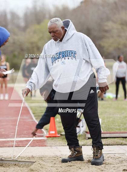 Thumbnail 2 in Beach District Meet #1 (Long Jump) photogallery.