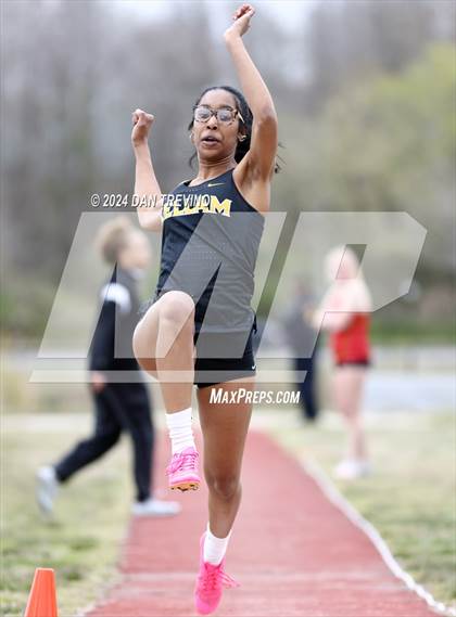 Thumbnail 2 in Beach District Meet #1 (Long Jump) photogallery.