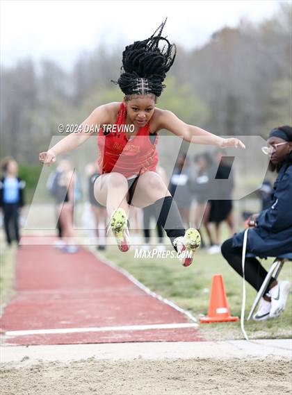 Thumbnail 3 in Beach District Meet #1 (Long Jump) photogallery.