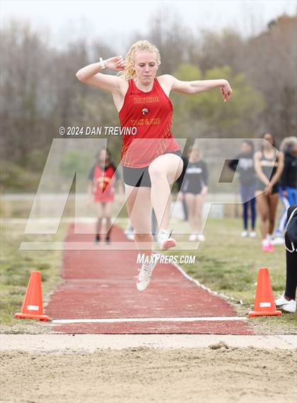 Thumbnail 3 in Beach District Meet #1 (Long Jump) photogallery.