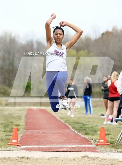 Thumbnail 2 in Beach District Meet #1 (Long Jump) photogallery.
