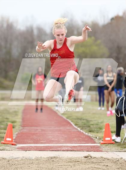 Thumbnail 2 in Beach District Meet #1 (Long Jump) photogallery.