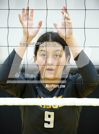 Thumbnail 2 in Keller Central vs Fossil Ridge photogallery.