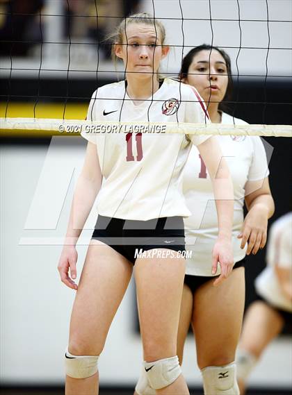 Thumbnail 2 in Keller Central vs Fossil Ridge photogallery.