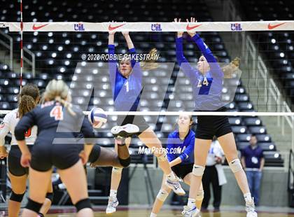 Thumbnail 1 in Windthorst vs. Schulenburg (UIL 2A Semifinal) photogallery.