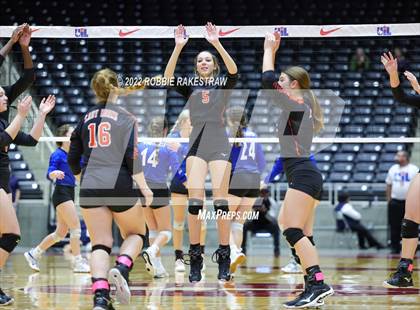 Thumbnail 3 in Windthorst vs. Schulenburg (UIL 2A Semifinal) photogallery.