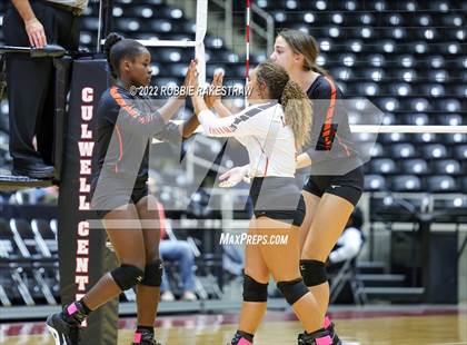 Thumbnail 2 in Windthorst vs. Schulenburg (UIL 2A Semifinal) photogallery.