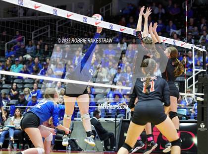Thumbnail 2 in Windthorst vs. Schulenburg (UIL 2A Semifinal) photogallery.