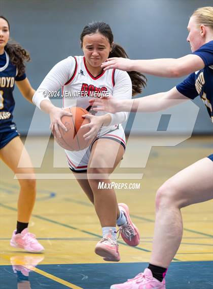 Thumbnail 3 in Arroyo Grande vs. Aragon photogallery.