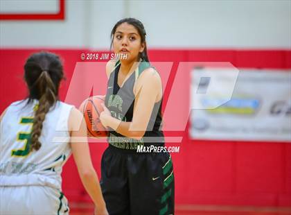 Thumbnail 2 in Hope Christian vs. Mayfield (Albuquerque Academy Joe Armijo Basketball Classic) photogallery.