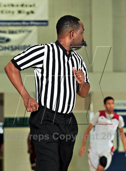 Thumbnail 2 in Vista vs. Independence (MaxPreps Holiday Classic) photogallery.