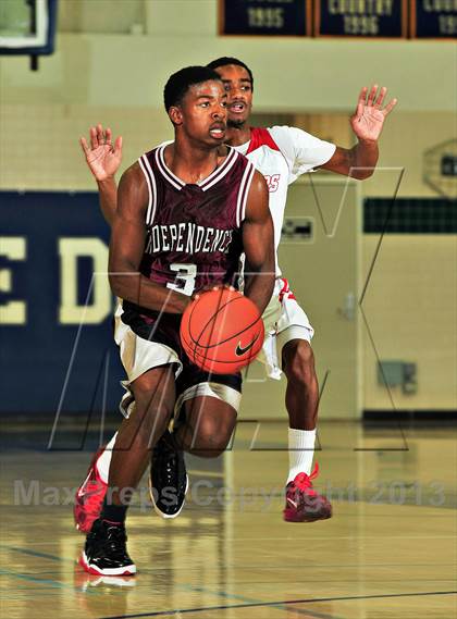 Thumbnail 1 in Vista vs. Independence (MaxPreps Holiday Classic) photogallery.
