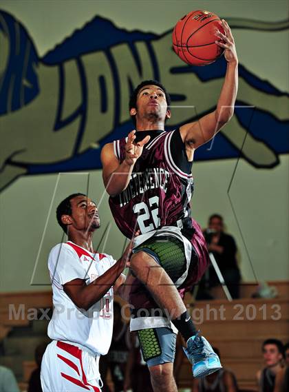 Thumbnail 1 in Vista vs. Independence (MaxPreps Holiday Classic) photogallery.