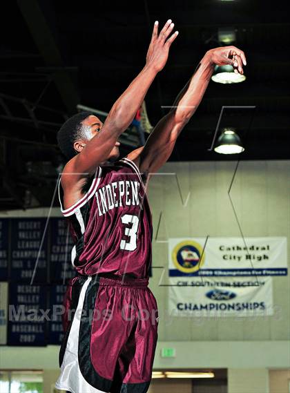 Thumbnail 1 in Vista vs. Independence (MaxPreps Holiday Classic) photogallery.