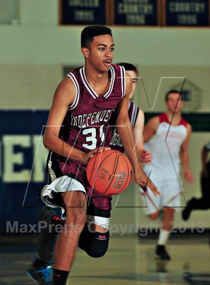 Thumbnail 2 in Vista vs. Independence (MaxPreps Holiday Classic) photogallery.