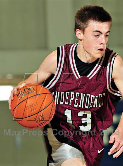 Thumbnail 3 in Vista vs. Independence (MaxPreps Holiday Classic) photogallery.